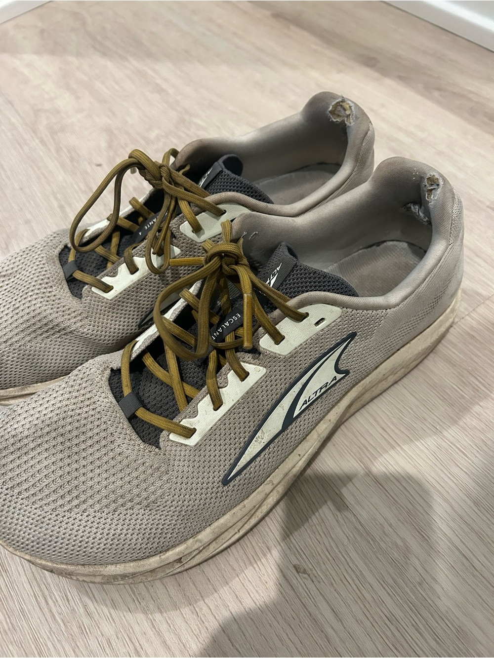 Altra Men's Escalante 4 Running Shoes - Beige with Olive Laces